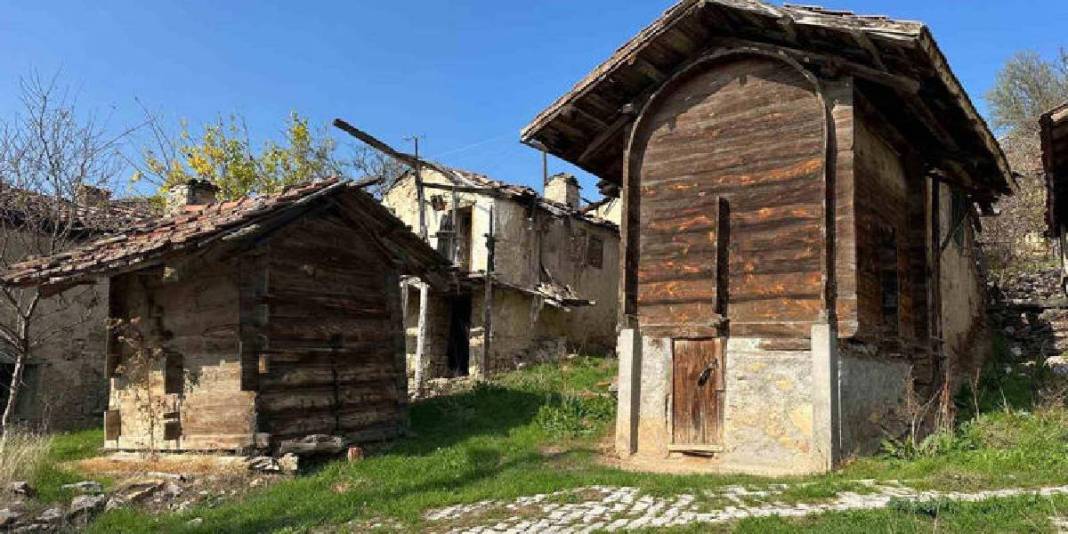 450 yıllık geçmişi onu ‘Hayalet Köye’ dönüştürdü! 3 hane, 4 kişilik nüfus: Bu köy sessizliğiyle dikkat çekiyor 2